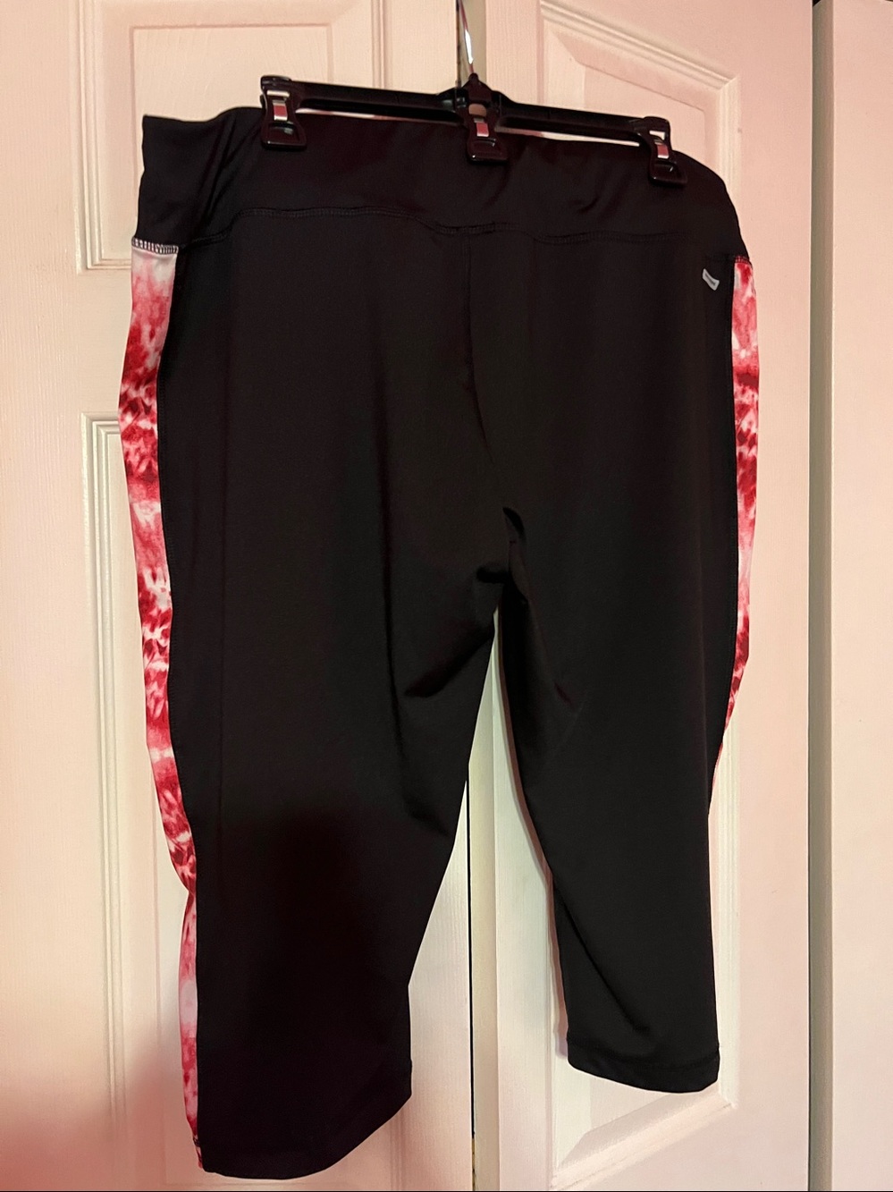 Danskin Black Capri Leggings with Red Tie-Dye Side Panels Size XXL